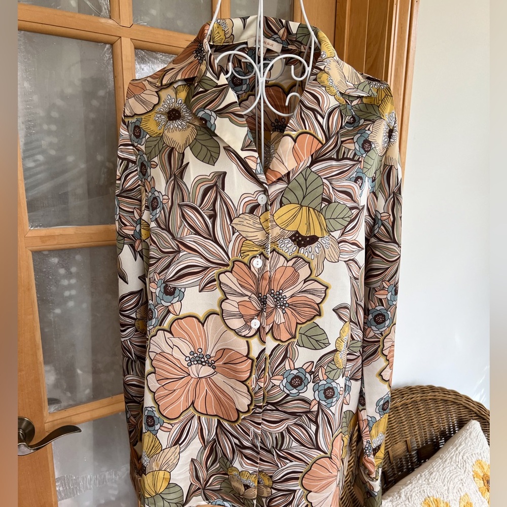 Skies Are Blue Mod Floral Blouse